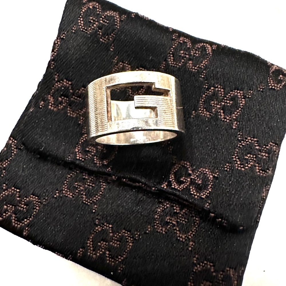 Gucci Silver Openwork 'G' Signature Band Ring - Picture 2 of 9